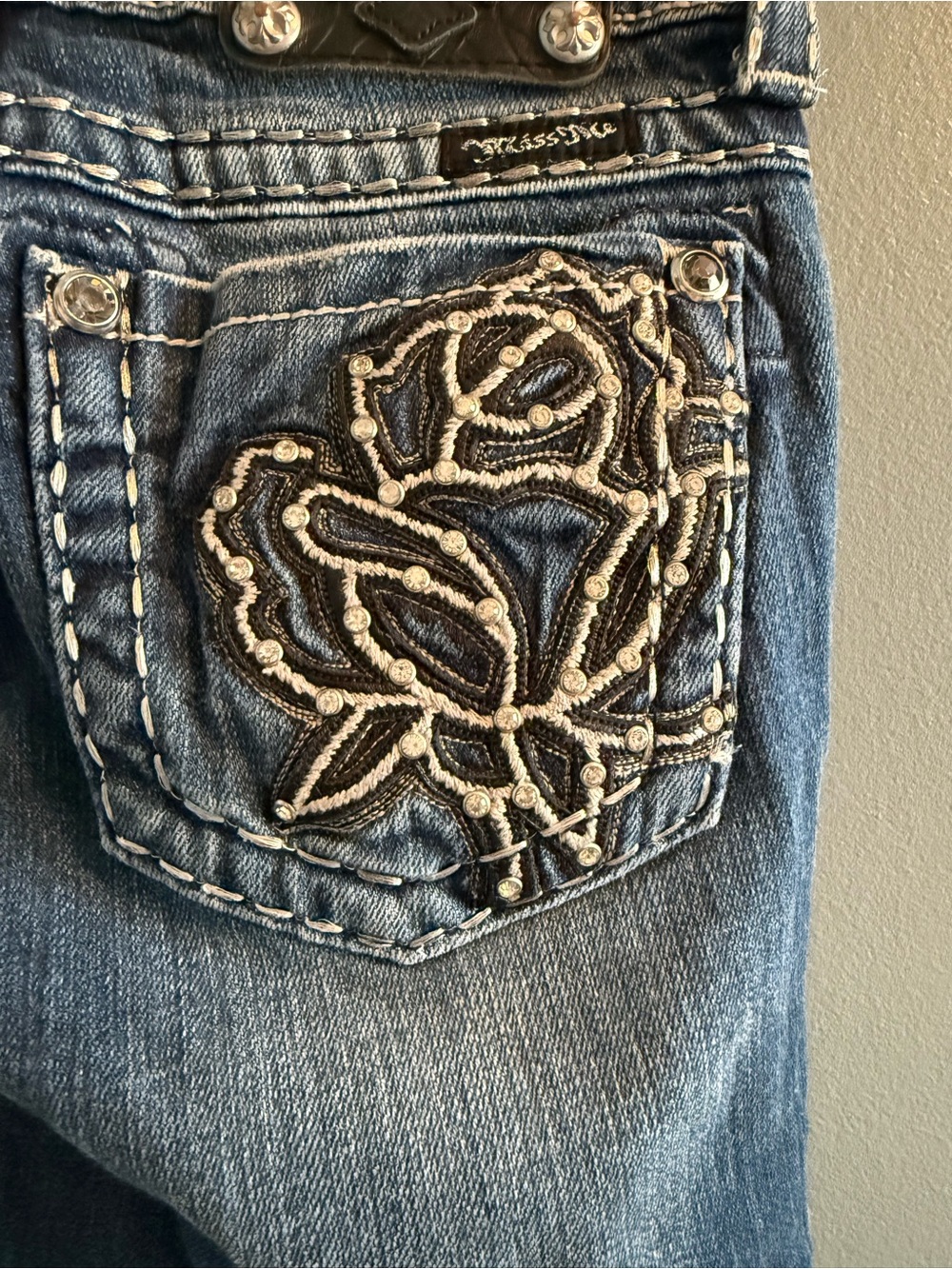 Miss Me Capri Rhinestone Low Rise Jeans - Picture 7 of 9